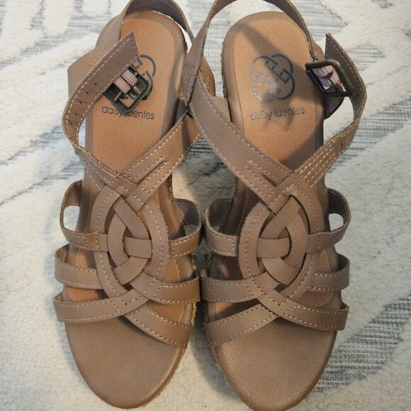 Light Tan Wedges - Picture 1 of 3